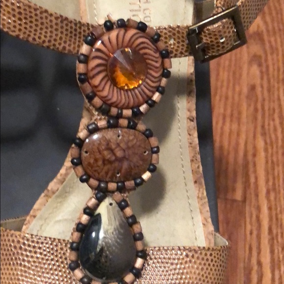 Neutral sandals - Picture 3 of 3